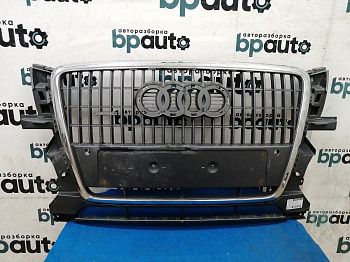 Пример детали Решётка радиатора; под паркт. (8R0 853 651); Audi Q5 I (2008-2012) /AA030017/ БУ; Оригинал; Р2, Удовлетворительное; 