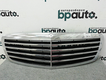 Фотография детали AA002238; Решетка радиатора (A2218800083) для Mercedes-Benz S-klasse V (W221) (2005-2009)/БУ; Оригинал; Р1, Мелкий дефект; . Фото номер 1