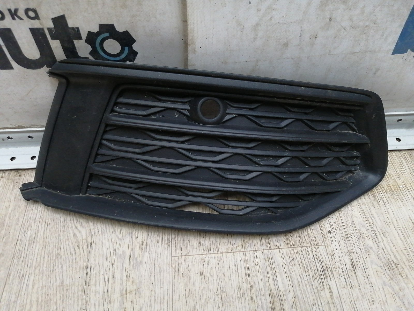 Фотография детали AA046154; Решетка переднего бампера правая; под паркт. (4K0807682) для Audi A6 C8/БУ; Оригинал; Р1, Мелкий дефект; . Фото номер 1