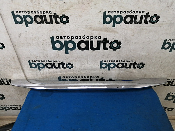 Фотография детали AA029354; Накладка крышки багажника хром (5817A261) для Mitsubishi Pajero Sport III (2015-2020)/БУ; Оригинал; Р1, Мелкий дефект; . Фото номер 1