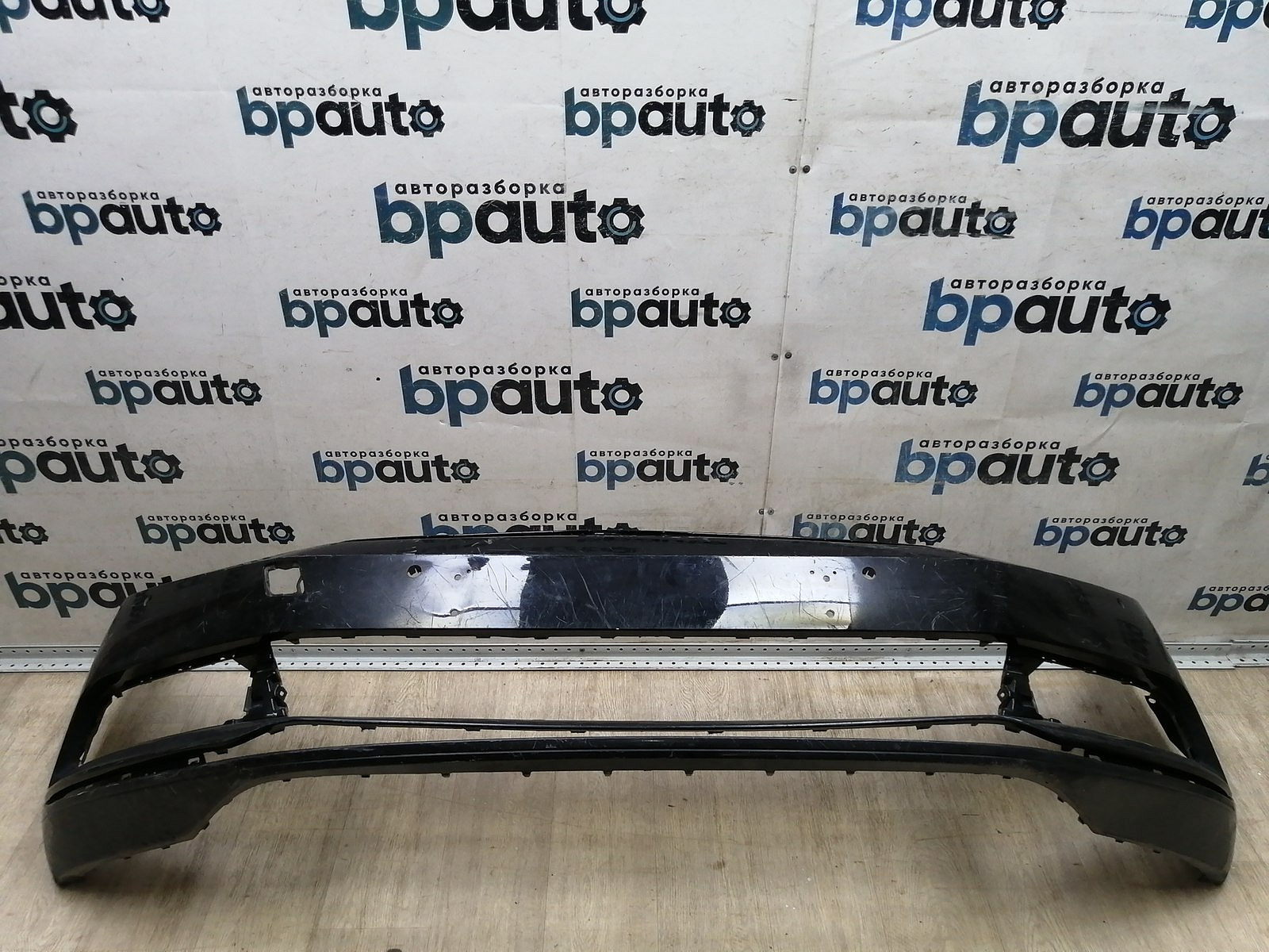 Фотография детали AA045038; Бампер передний; под паркт.; без омыват. (3G0807221) для Volkswagen Passat/БУ; Оригинал; Р1, Мелкий дефект; . Фото номер 1