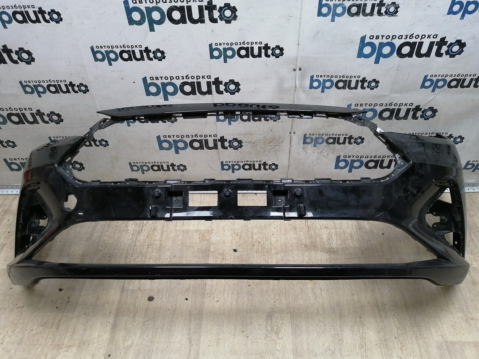 Фотография детали AA045376; Бампер передний; без паркт.; без омыват. (2803100U7300) для JAC J7 (2020- н.в.)/БУ; Оригинал; Р1, Мелкий дефект; . Фото номер 1