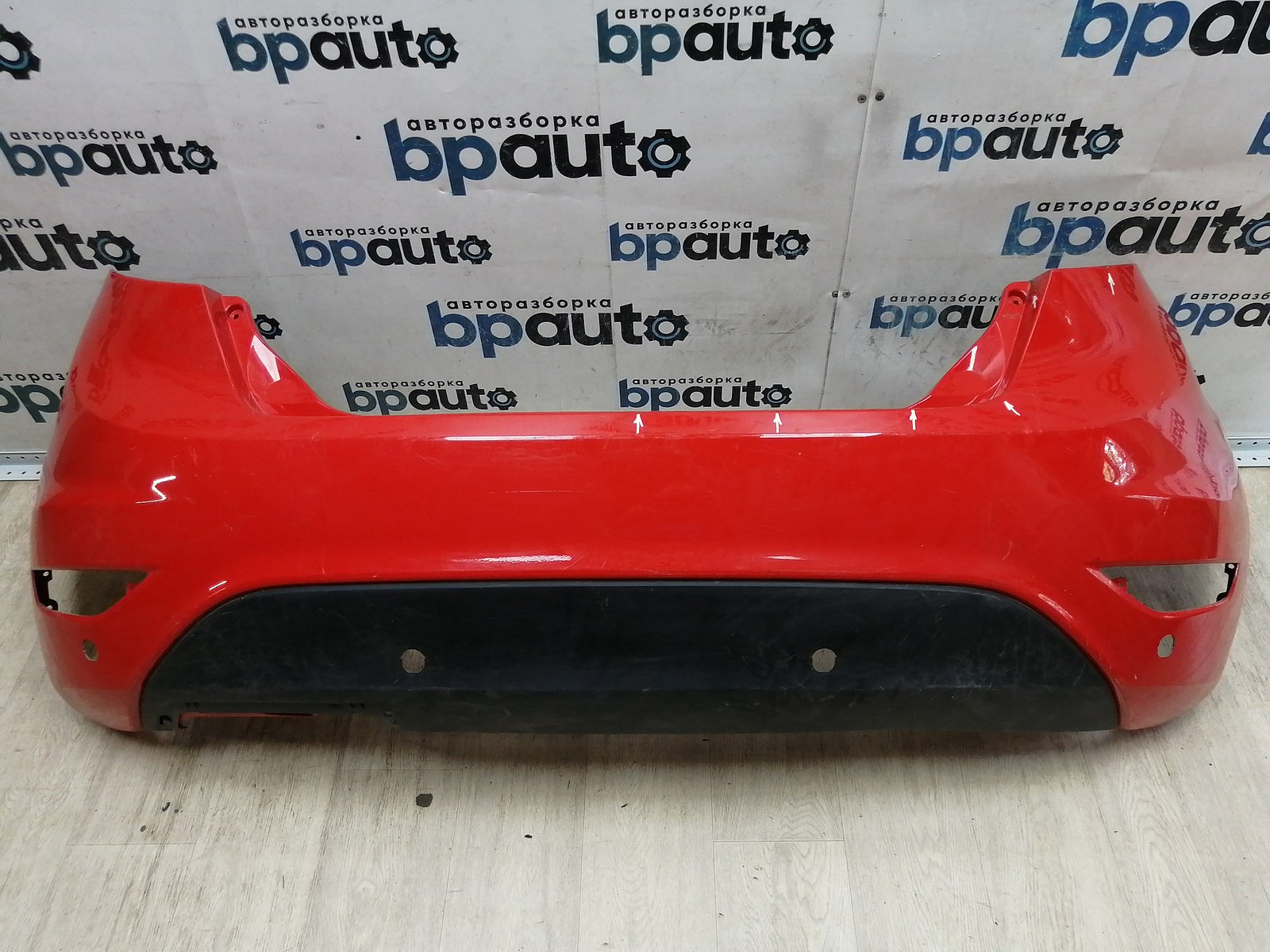 Пример детали Бампер задний; под паркт. (8A61-17906-A); Ford Fiesta VI (2008-2013), VI Hatchback рест. (2013-2019) /AA044431/ БУ; Оригинал; Р2, Удовлетворительное; 