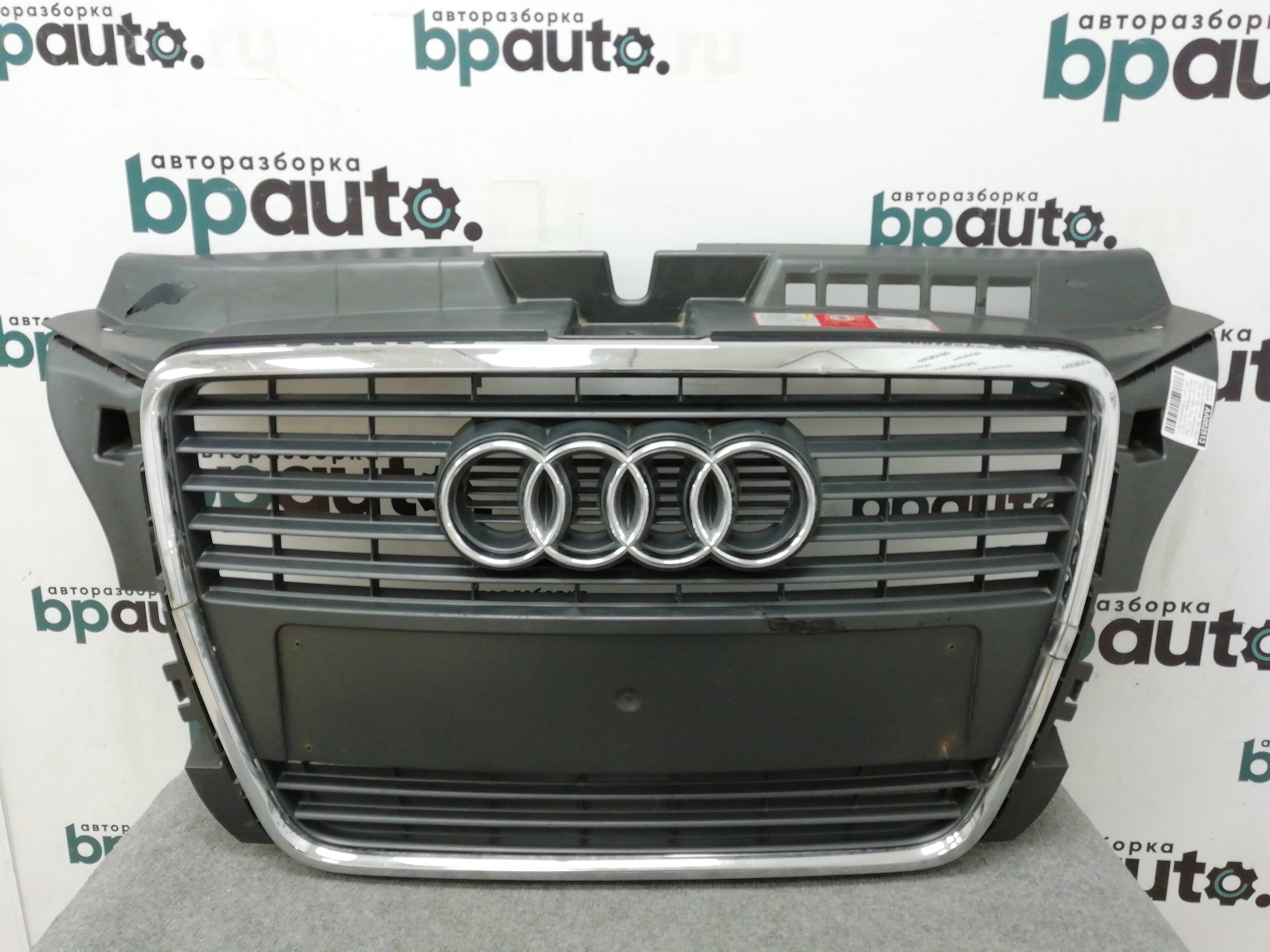 AA002513; Решетка радиатора; без паркт. (8P0 853 651 H) для Audi A3 8P/БУ; Оригинал; Р3, Под восстановление; 