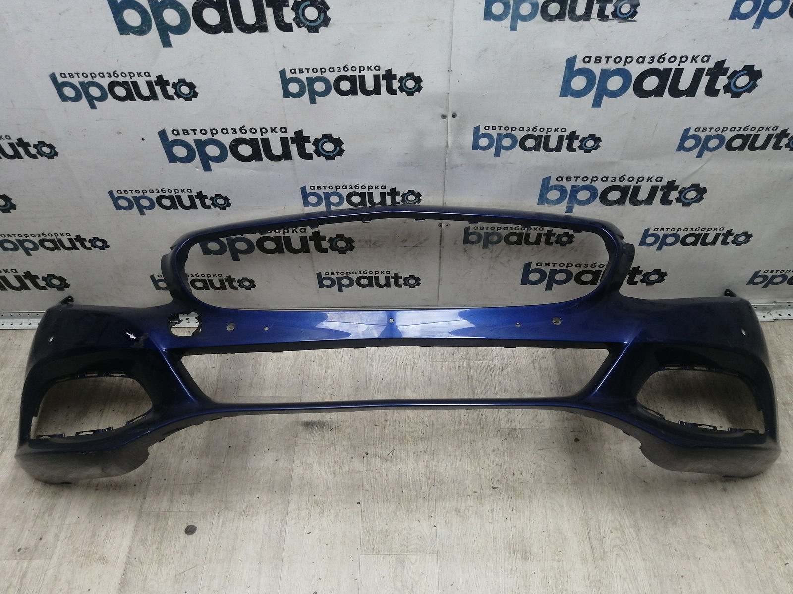 Фотография детали AA045461; Бампер передний; под паркт.; без омыват. (A2058850125) для Mercedes-Benz C-klasse IV (W205) (2014-2018)/БУ; Оригинал; Р1, Мелкий дефект; . Фото номер 1