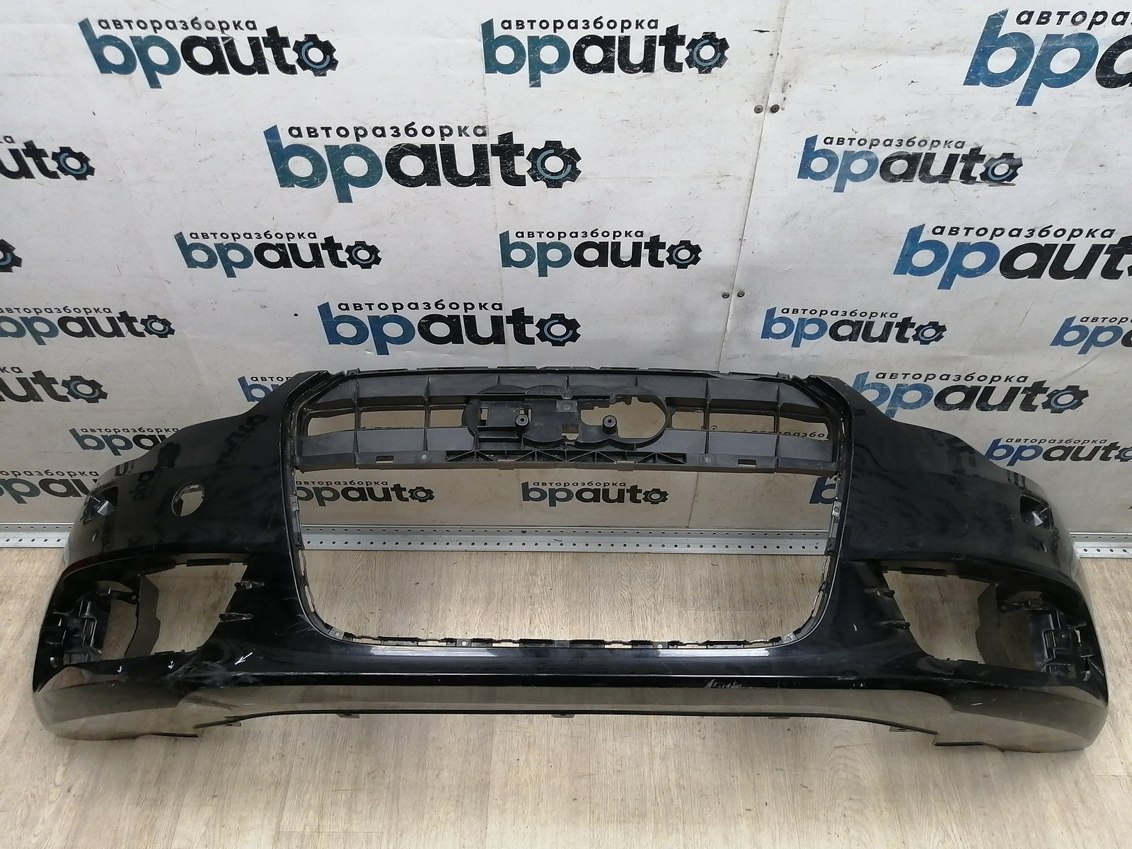 Пример детали Бампер передний; под паркт.; под омыват. (4G0 807 437); Audi A6 IV (C7) Sedan (2011-2014), IV (C7) Wagon (2011-2014) /AA045630/ БУ; Оригинал; Р1, Мелкий дефект; 