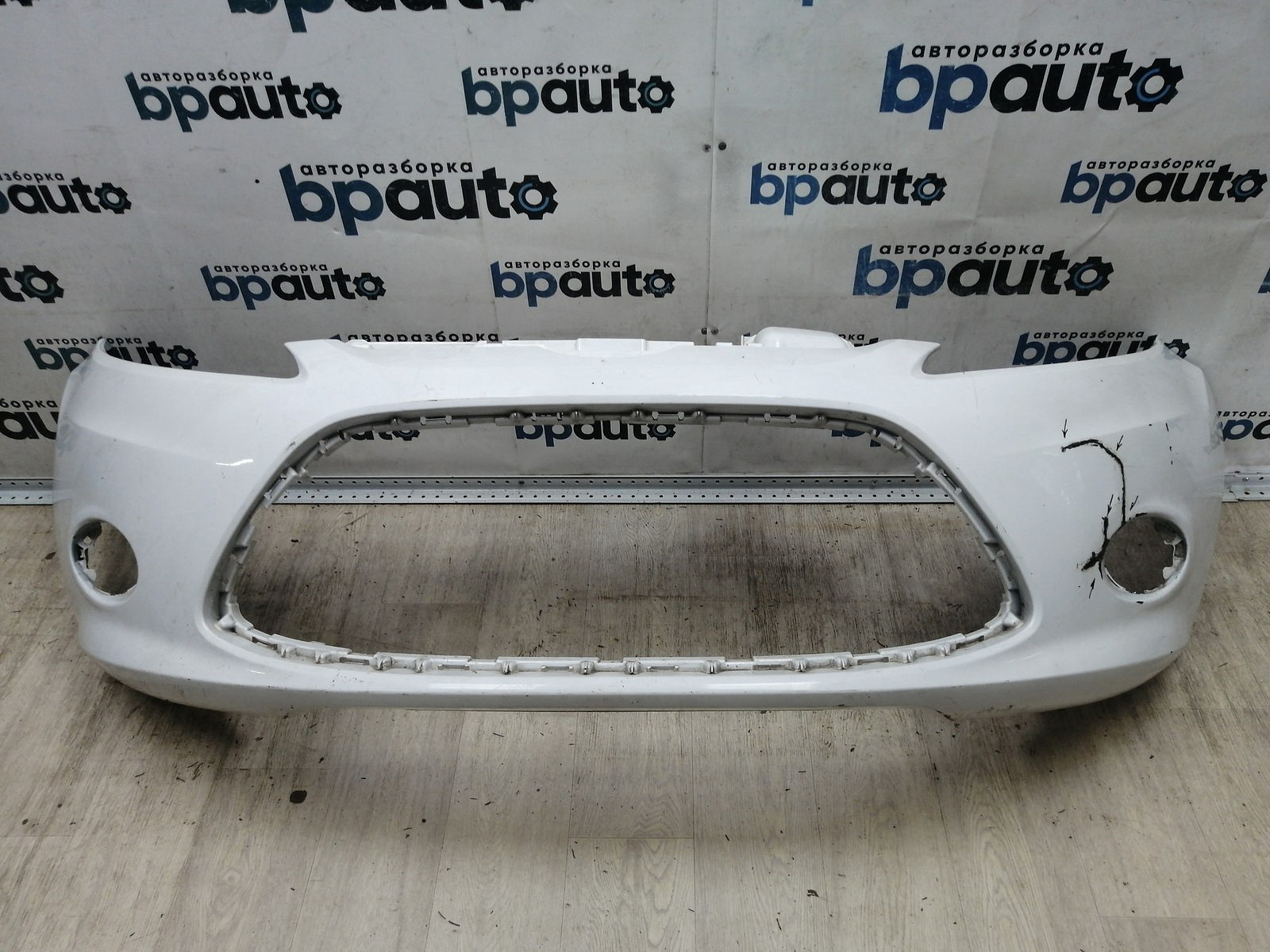 Пример детали Бампер передний; без паркт.; без омыват. (8A61-17K819); Ford Fiesta VI (2008-2013) /AA044530/ БУ; Оригинал; Р1, Мелкий дефект; 