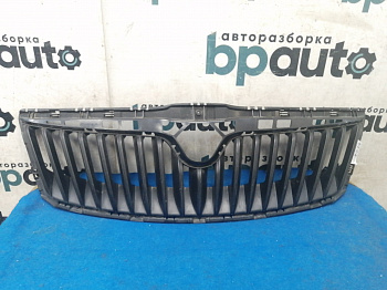 Фотография детали AA030078; Решетка радиатора (1Z0 853 668 A) для Skoda Octavia/БУ; Оригинал; Р2, Удовлетворительное; . Фото номер 1