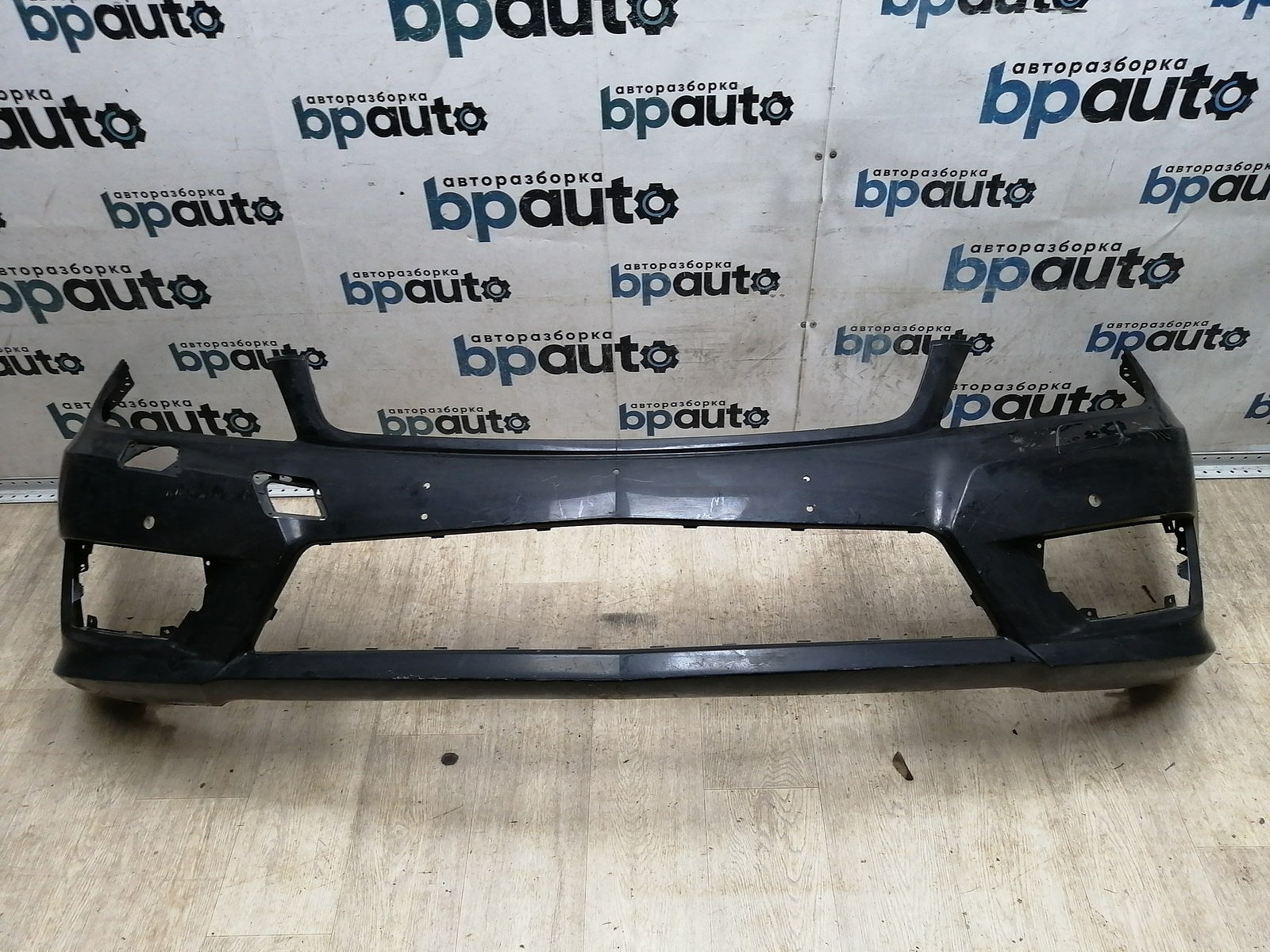 Пример детали Бампер передний, AMG; под паркт.; под омыват. (A2048807847); Mercedes-Benz C-klasse III рест. (W204) (2011-2015) /AA045425/ БУ; Оригинал; Р1, Мелкий дефект; 