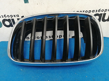 Пример детали Решетка радиатора левая (51317157687); BMW Х5 II (E70) (2007-2010), II (E70) рест. (2010-2013), Х6 I (E71) (2007-2012) /AA034176/ БУ; Оригинал; Р1, Мелкий дефект; 