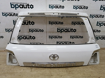 Пример детали Крышка багажника верхняя (67005-60D51); Toyota Land Cruiser 200 (2008 — 2012) /AA021595/ БУ; Оригинал; Р0, Хорошее; (040) Белый