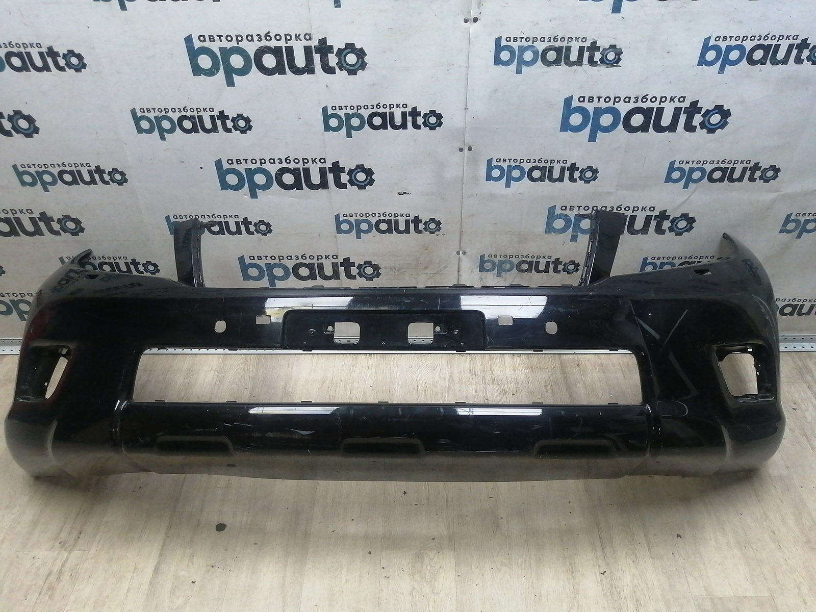 Пример детали Бампер передний; под паркт.; под омыват. (52119-60E01); Toyota Land Cruiser Prado 150 (2010 — 2013) /AA046186/ БУ; Оригинал; Р1, Мелкий дефект; ДхШхВ 1,97х0,57х0,61; 