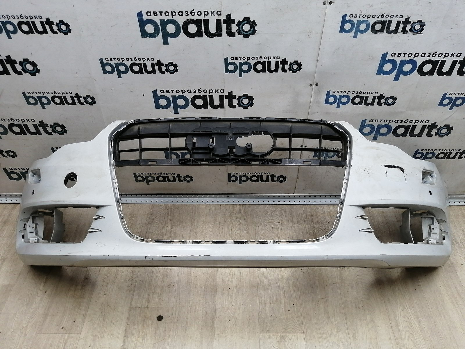 Пример детали Бампер передний; под паркт.; под омыват. (4G0 807 437); Audi A6 IV (C7) Sedan (2011-2014), IV (C7) Wagon (2011-2014) /AA045625/ БУ; Оригинал; Р1, Мелкий дефект; 