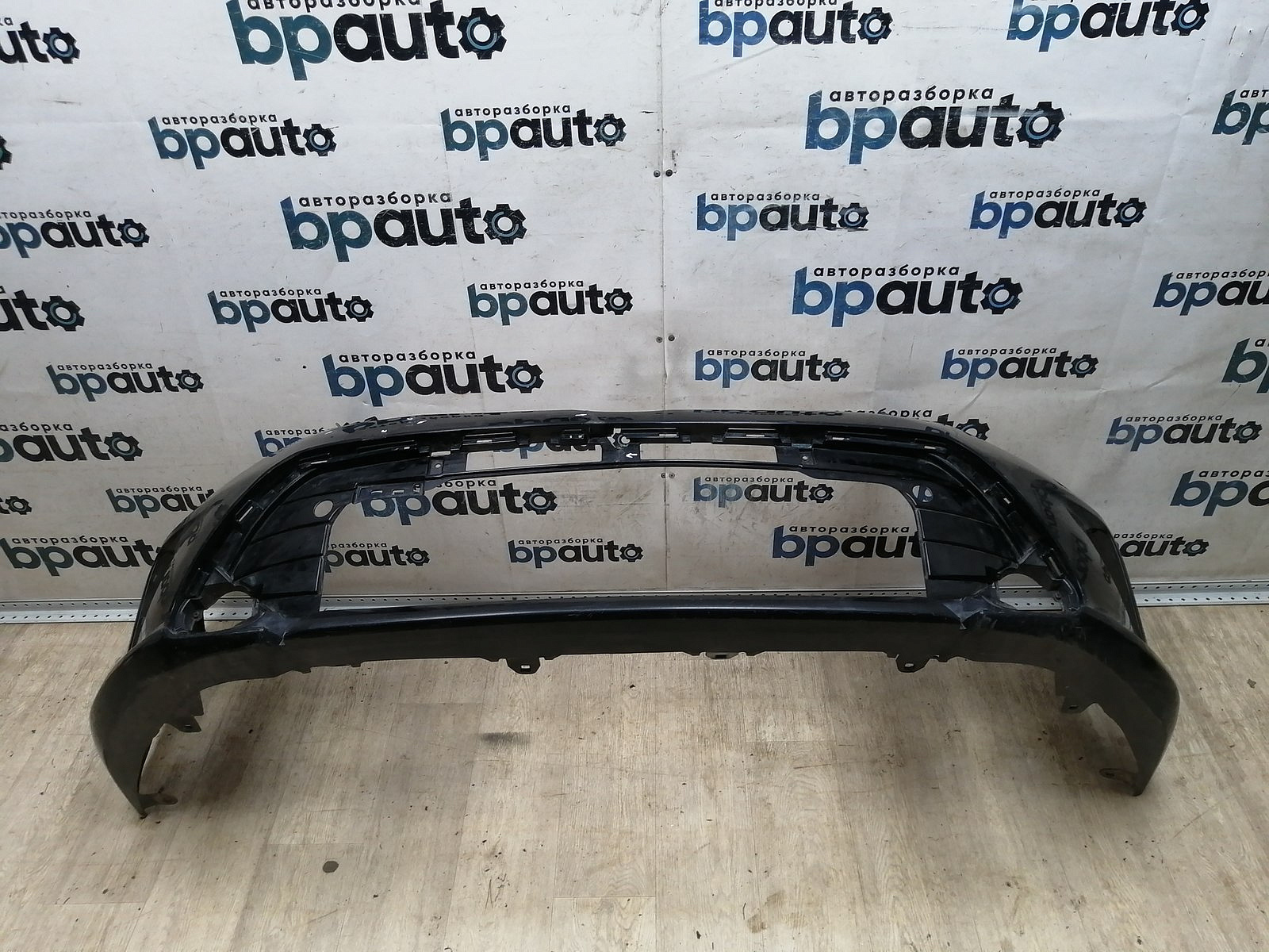 Пример детали Бампер передний; под паркт.; под омыват. (52119-06C40); Toyota Camry 55 рест. (2014 — 2017), 55 рест.2 (2017 — 2018) /AA045402/ БУ; Оригинал; Р1, Мелкий дефект; 