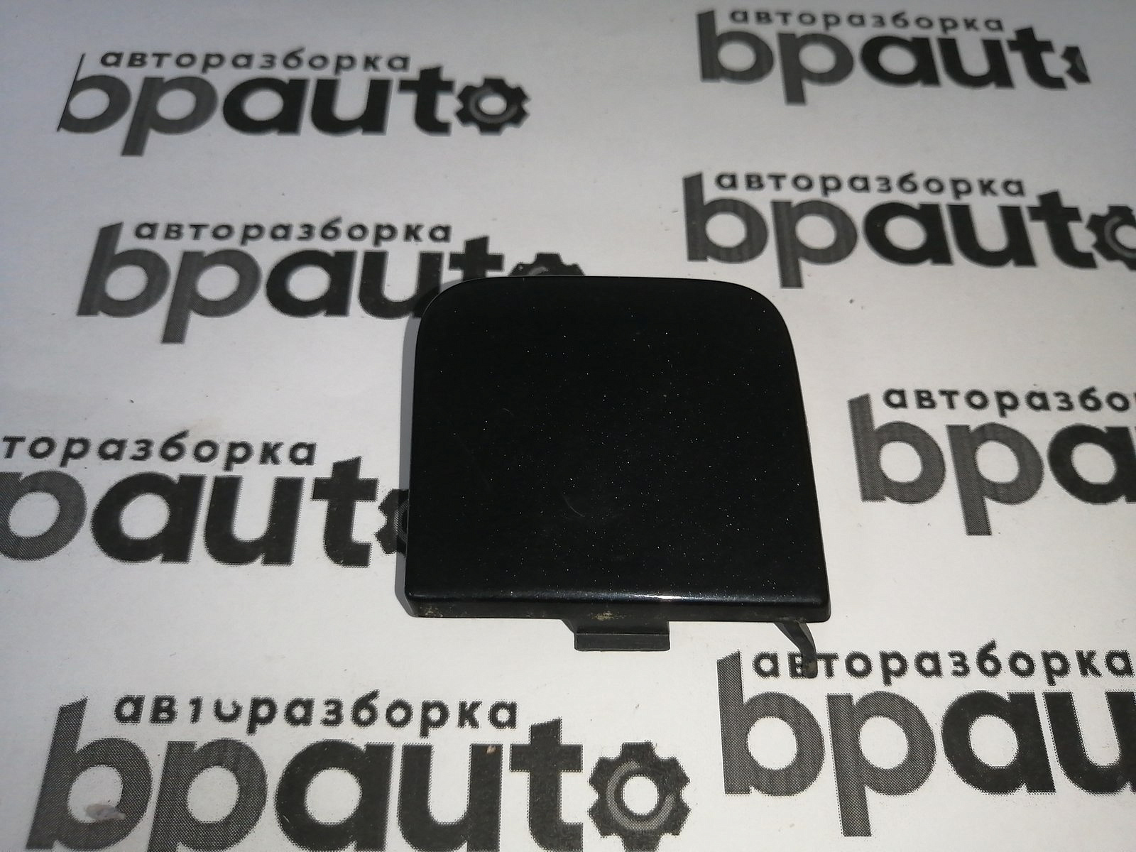 Пример детали Заглушка букс. крюка  заднего бампера (3AE807441A); Volkswagen Passat B7 Sedan (2011- 2014) /AA045026/ БУ; Оригинал; Р1, Мелкий дефект; 