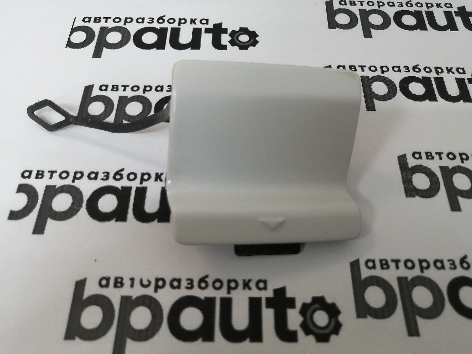 Пример детали Заглушка буксир. крюка заднего бампера (51127184784); BMW 5 серия VI Sedan (F10) (2009-2013) /AA045003/ БУ; Оригинал; Р0, Хорошее; 