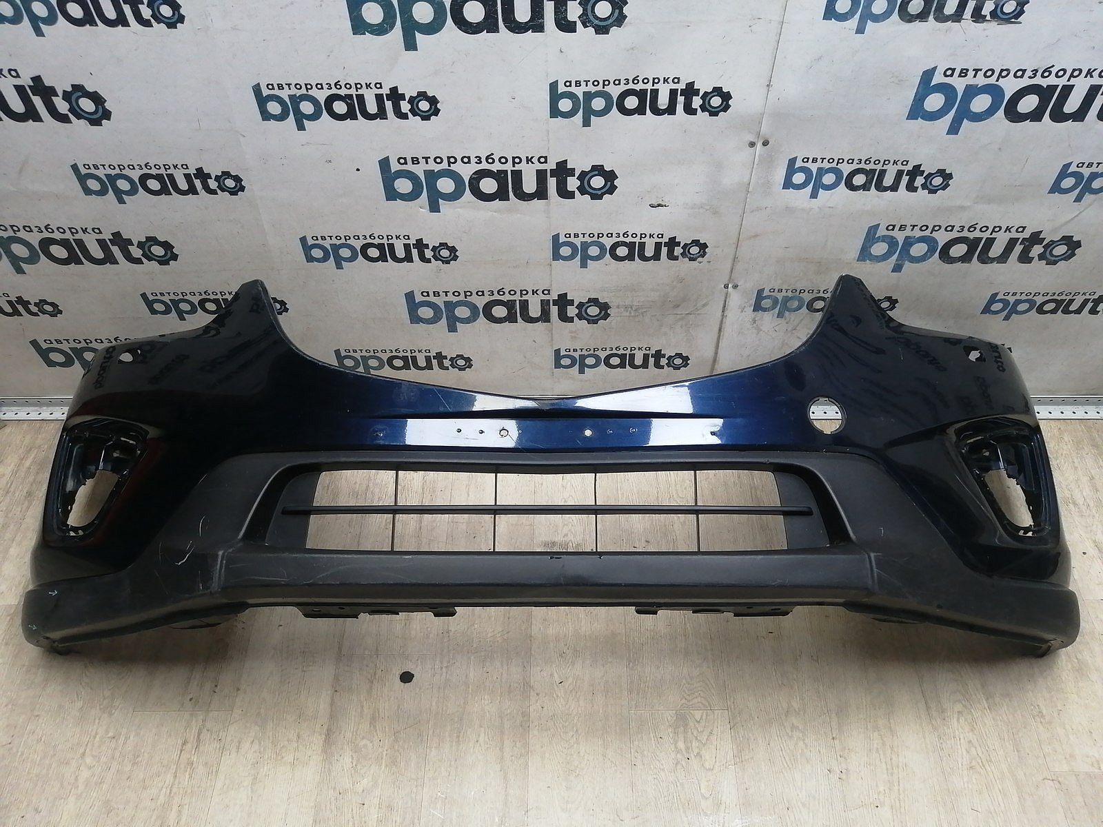 Пример детали Бампер передний; без паркт.; под омыват. (KD45-50031); Mazda CX-5 I (2011-2015), I рест. (2015-2017) /AA045909/ БУ; Оригинал; Р1, Мелкий дефект; 