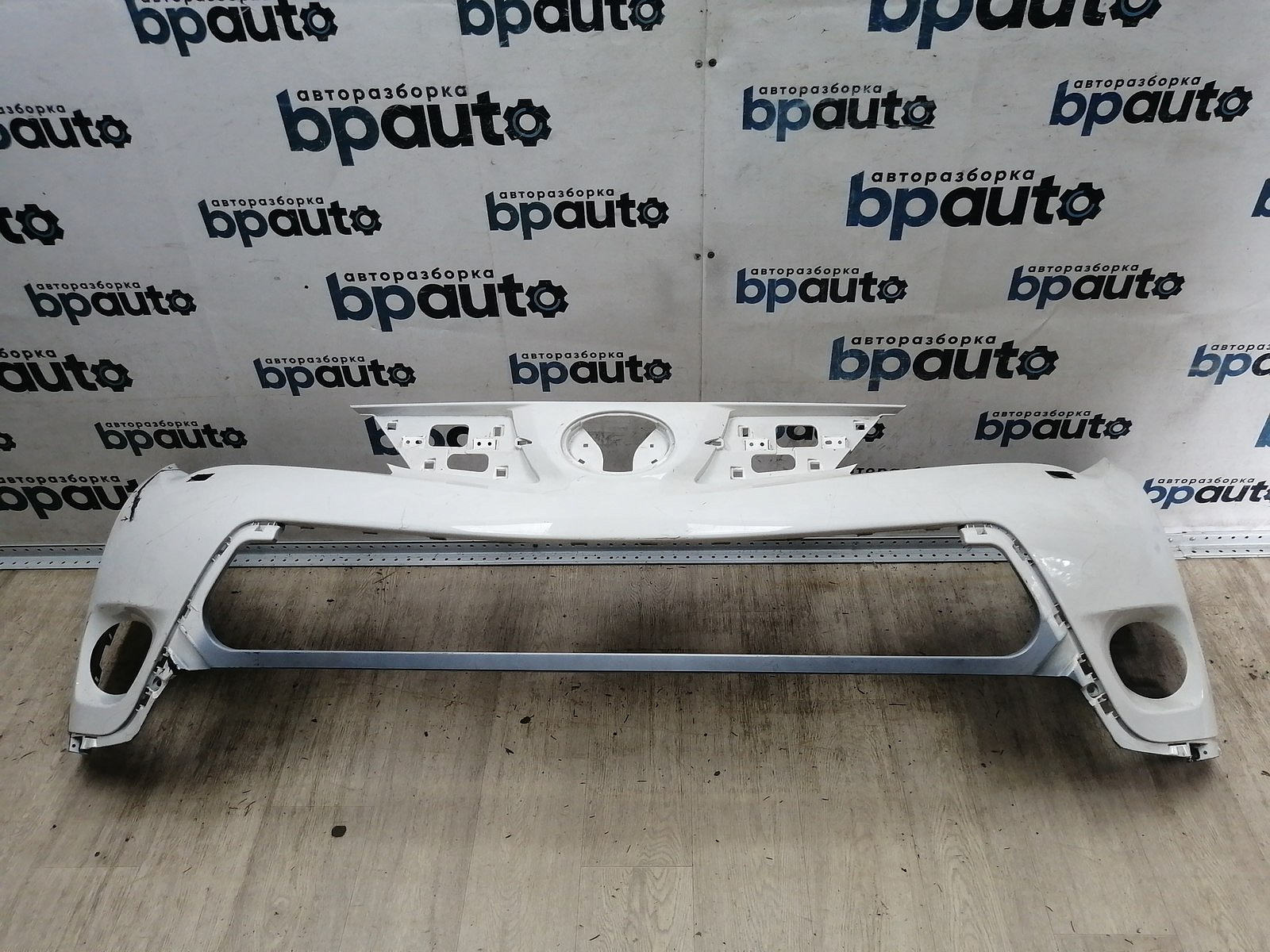 Пример детали Бампер передний; без паркт.; под омыват. (52119-4A904); Toyota Rav4 40 (2013 — 2015) /AA044522/ БУ; Оригинал; Р1, Мелкий дефект; 