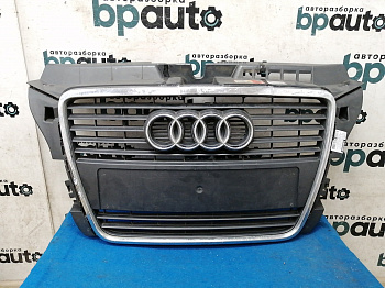 AA030405; Решетка радиатора; без паркт. (8P0 853 651 H) для Audi A3 8P/БУ; Оригинал; Р2, Удовлетворительное; 