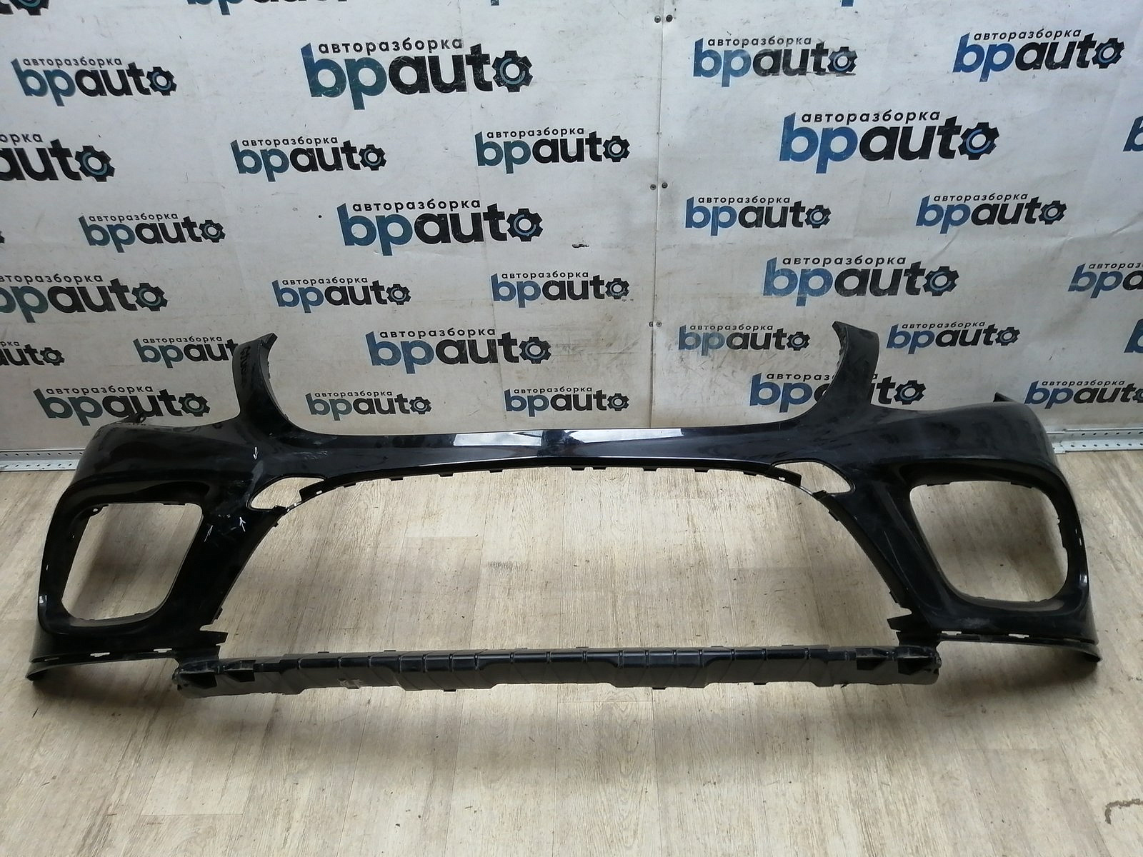 Пример детали Бампер передний, AMG; под паркт.; без омыват. (A2928851825); Mercedes-Benz GLE coupe I (С292) (2015-2019) /AA046098/ БУ; Оригинал; Р2, Удовлетворительное; ДхШхВ 1,93х0,7х0,66; 