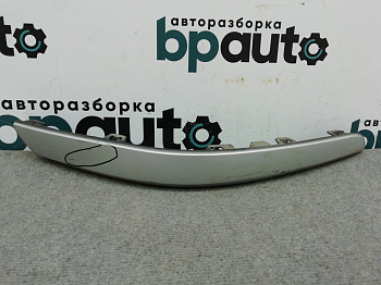 Фотография детали AA009982; Молдинг заднего бампера левый  (13143349) для Opel Astra H GTC 3D (2005 — 2011)/БУ; Оригинал; Р1, Мелкий дефект; . Фото номер 1