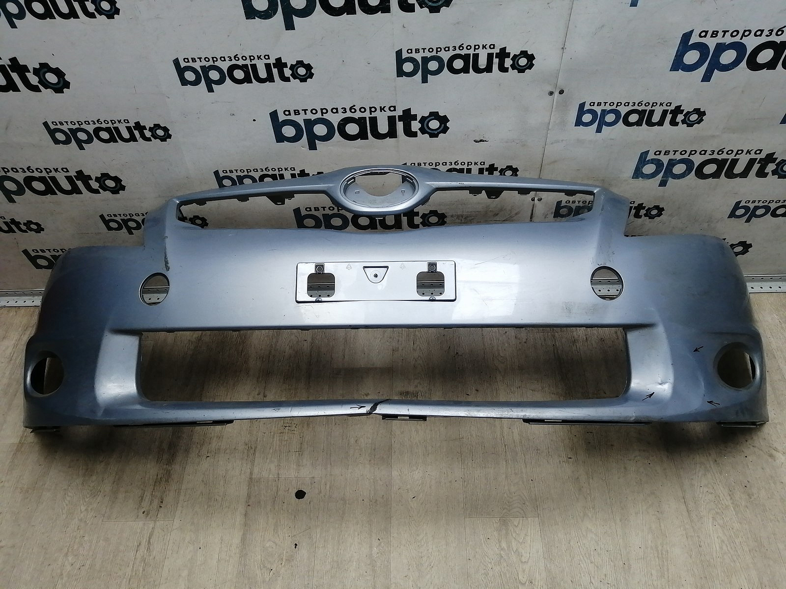 Пример детали Бампер передний; без паркт.; без омыват. (52119-02A90); Toyota Auris I рест. (2010- 2013) /AA045931/ БУ; Оригинал; Р1, Мелкий дефект; 