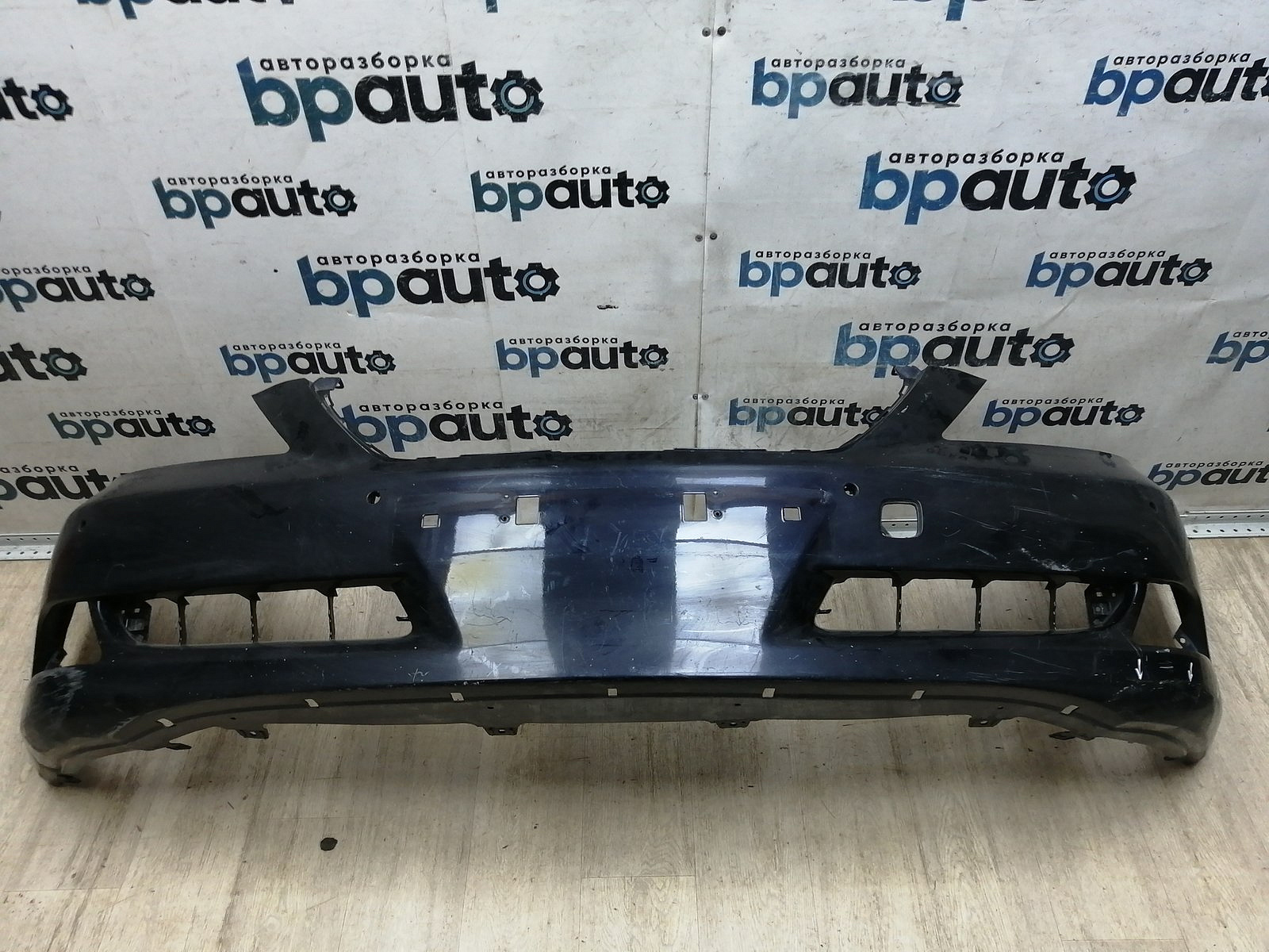 Пример детали Бампер передний; под паркт.; без омыват. (52119-50890); Lexus LS IV (2006- 2009) /AA046137/ БУ; Оригинал; Р1, Мелкий дефект; ДхШхВ 1,93х0,62х0,55; 