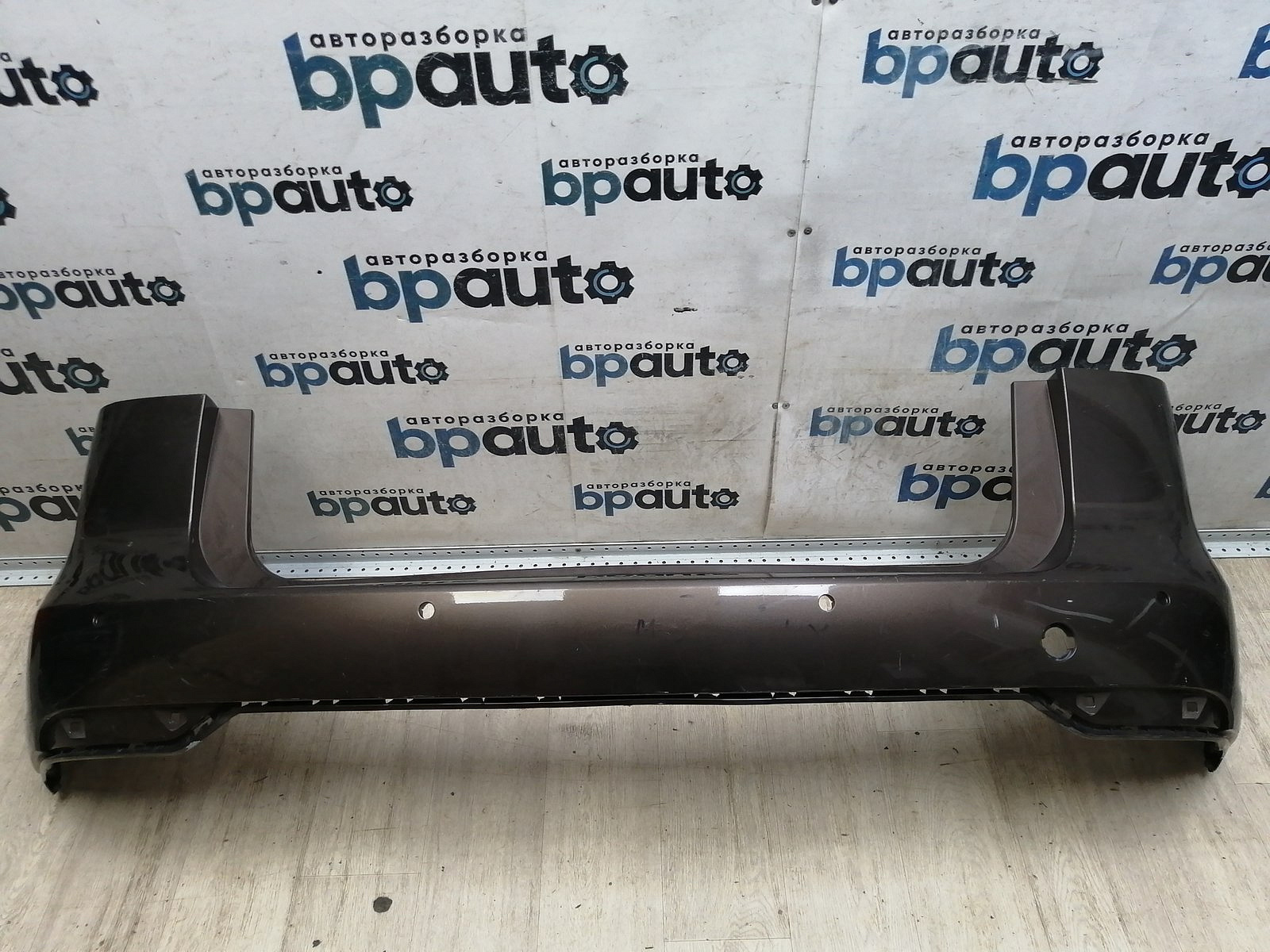 Пример детали Бампер задний; под паркт. (1T0807417K); Volkswagen Touran II (2010-2015) /AA046226/ БУ; Оригинал; Р1, Мелкий дефект; ДхШхВ 1,85х0,6х0,5; 