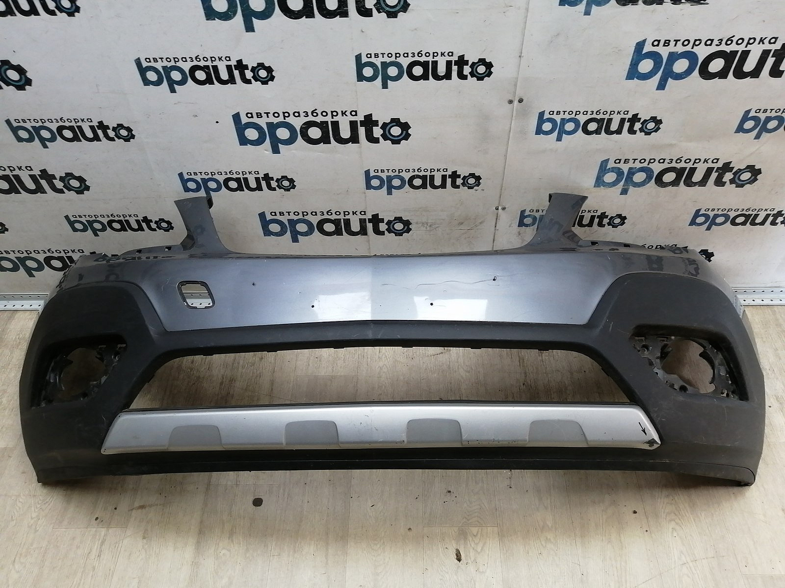 Пример детали Бампер передний; без паркт.; без омыват. (95122388); Opel Mokka (2012 - 2015) /AA044920/ БУ; Оригинал; Р1, Мелкий дефект; 
