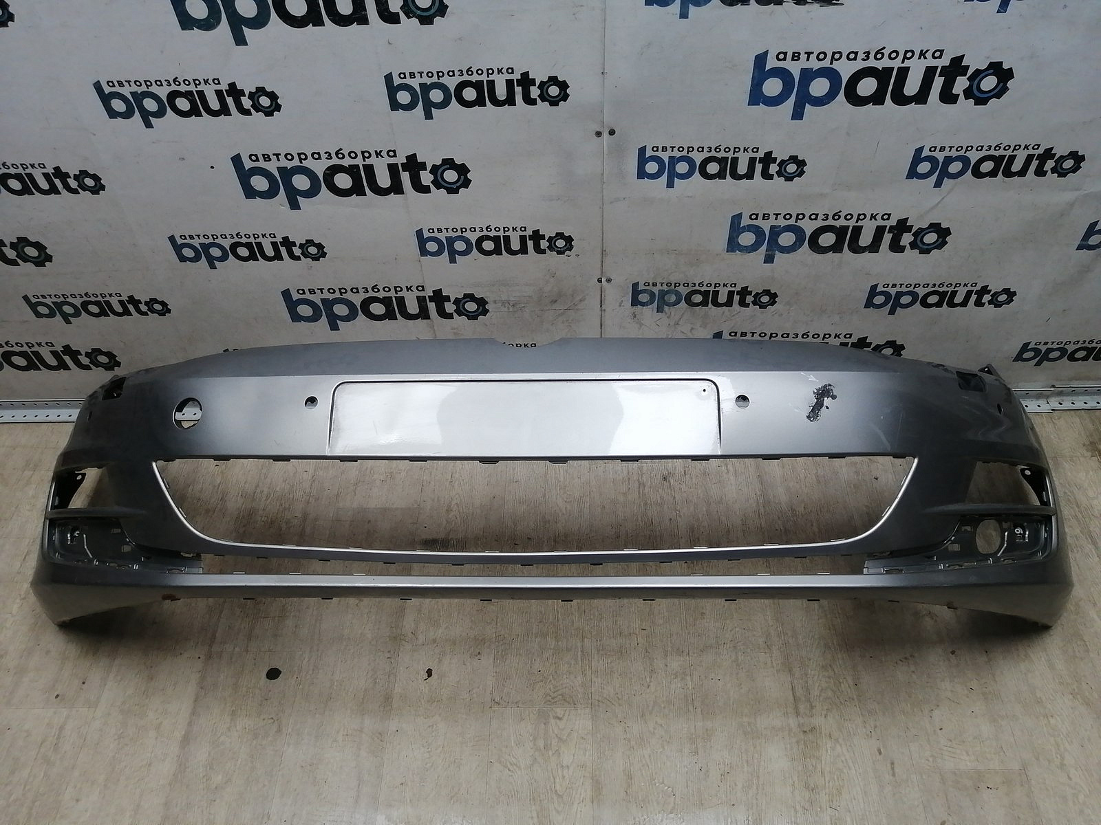 Пример детали Бампер передний; под паркт.; под омыват. (5G0807221); Volkswagen Golf VII HB (2013- 2017), VII Wagon (2013- 2017) /BA000229/ БУ; Оригинал; Р1, Мелкий дефект; 