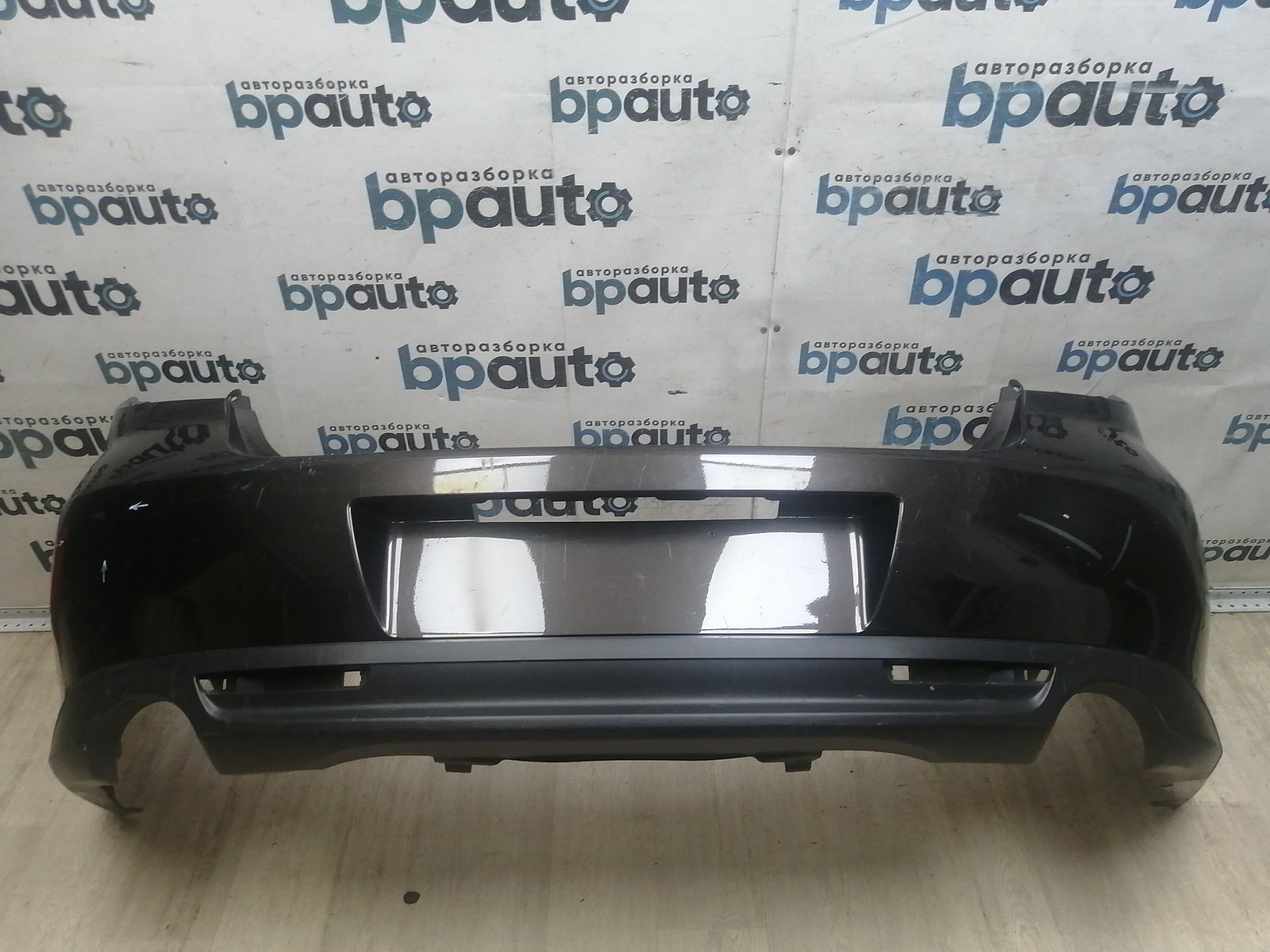 Пример детали Бампер задний; без паркт. (GS1M-50221); Mazda 6 II (GH) рест. Sedan (2009-2013), II (GH) рест. Liftback (2009-2013) /AA045995/ БУ; Оригинал; Р1, Мелкий дефект; ДхШхВ 1,95х0,73х0,67; 