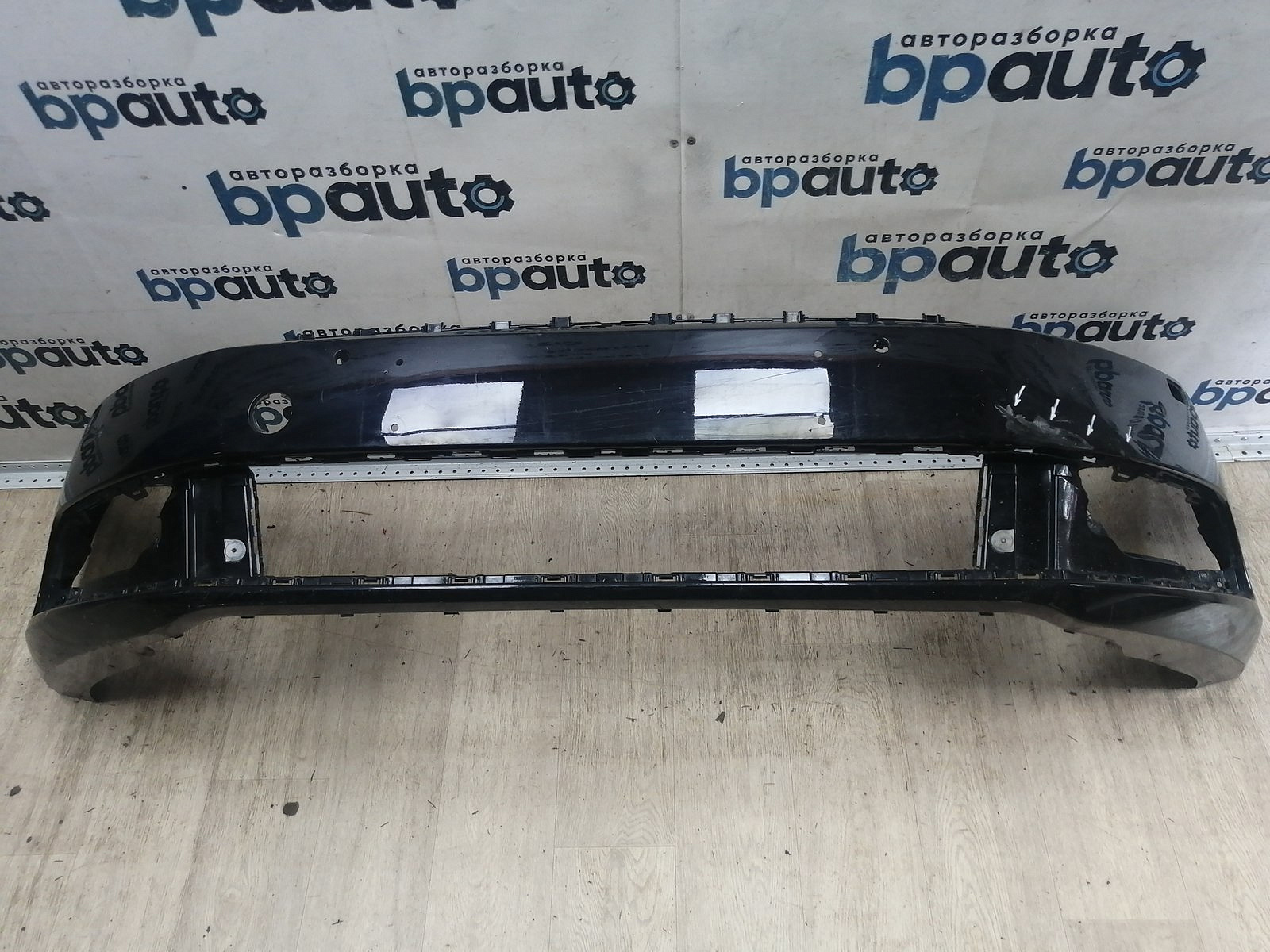 Пример детали Бампер передний; под паркт.; под омыват. (3AA807221); Volkswagen Passat B7 Wagon (2011- 2014), B7 Sedan (2011- 2014) /AA044501/ БУ; Оригинал; Р1, Мелкий дефект; 