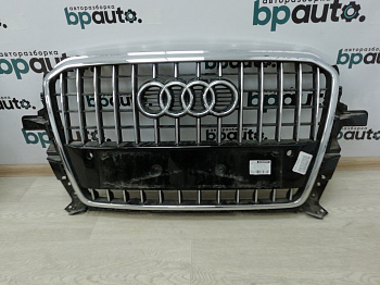 Пример детали Решётка радиатора, S-line; под паркт. (8R0 853 651 AB); Audi Q5 I рест. (2012-2017) /AA000992/ БУ; Оригинал; Р1, Мелкий дефект; 