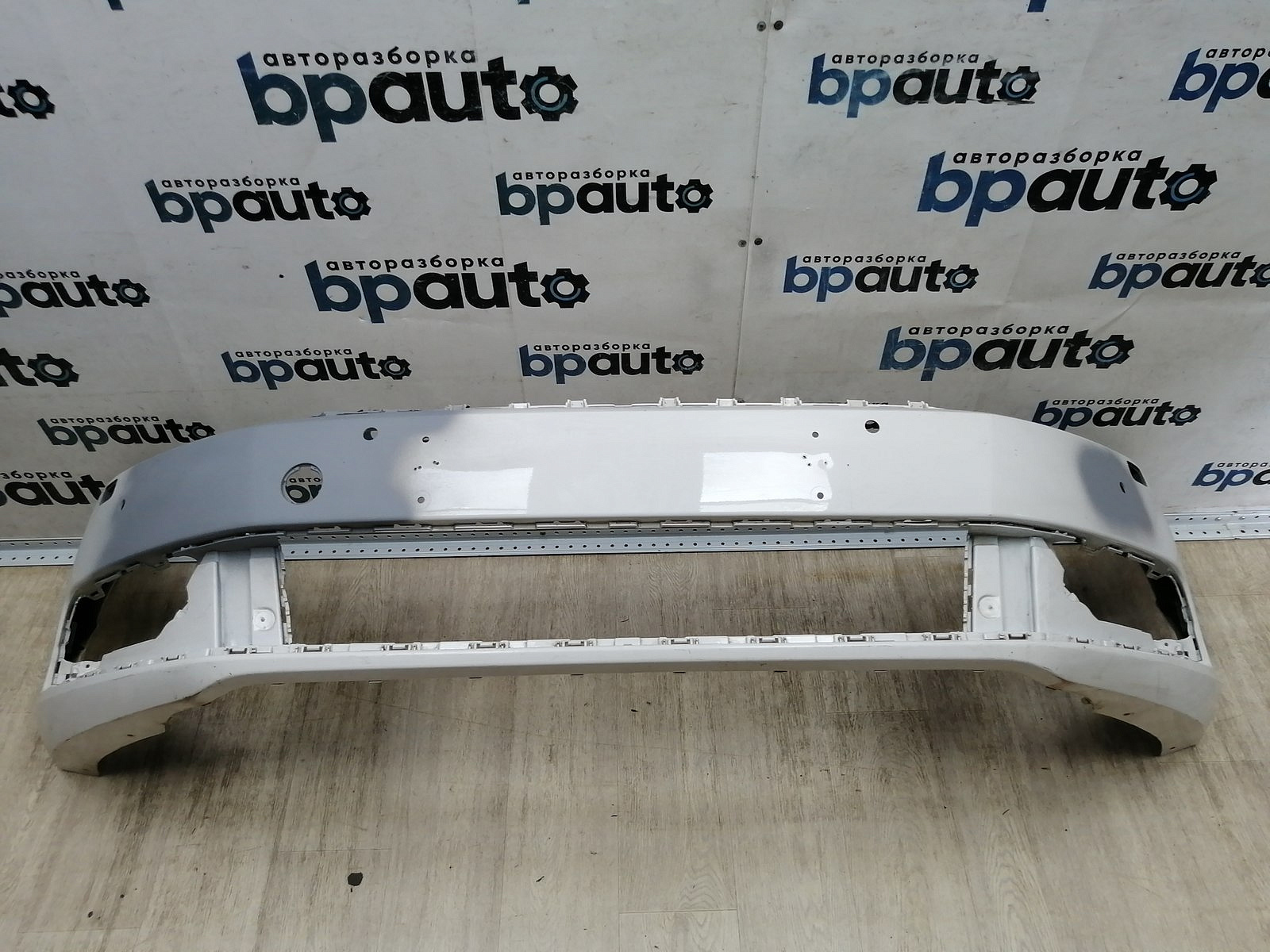 Пример детали Бампер передний; под паркт.; под омыват. (3AA807221); Volkswagen Passat B7 Wagon (2011- 2014), B7 Sedan (2011- 2014) /AA044398/ БУ; Оригинал; Р1, Мелкий дефект; 
