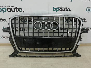 Пример детали Решётка радиатора, S-line; без паркт. (8R0 853 651 AB); Audi Q5 I рест. (2012-2017) /AA001742/ БУ; Оригинал; Р1, Мелкий дефект; 