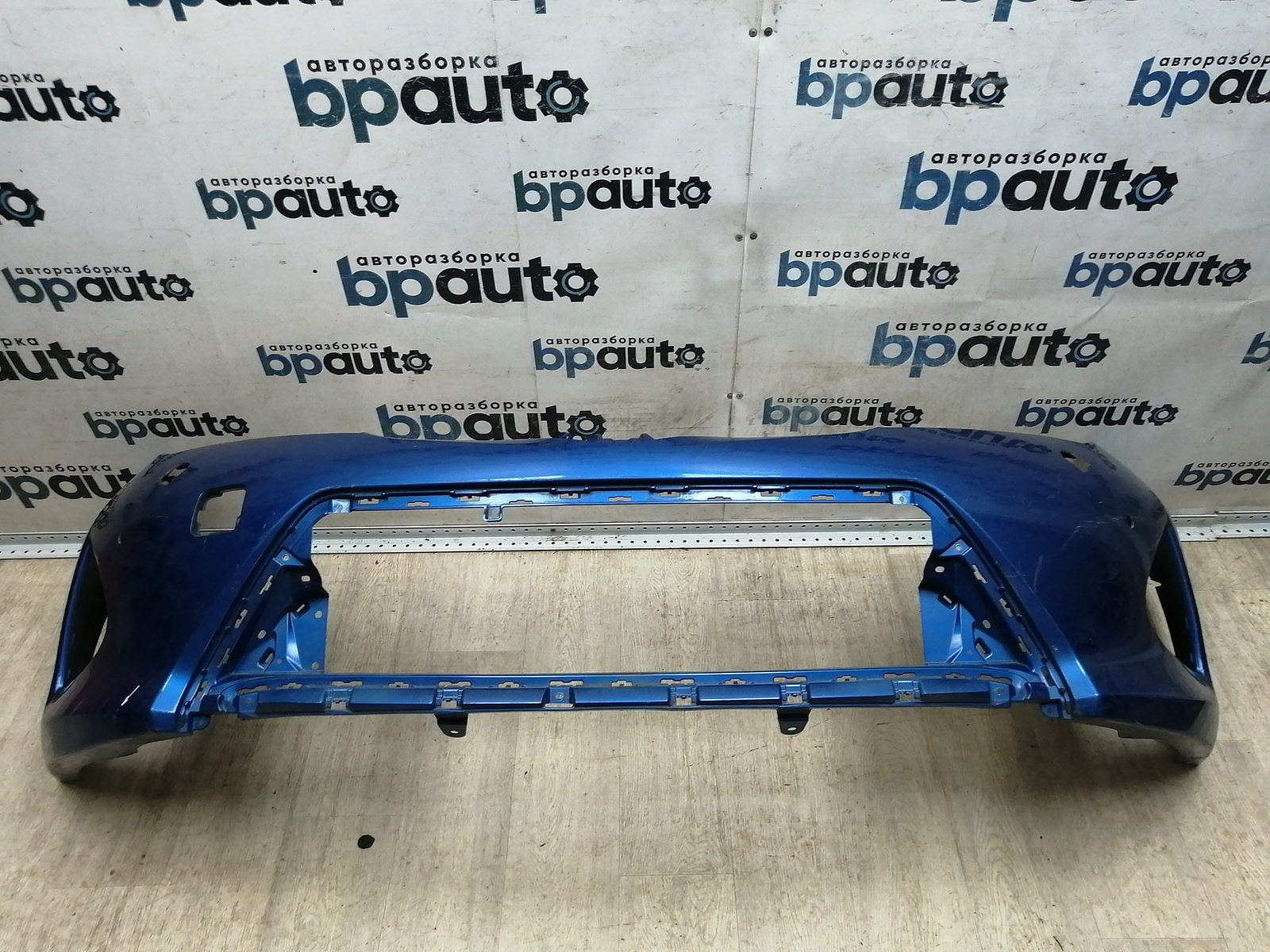 Пример детали Бампер передний; под паркт.; под омыват. (52119-02A20); Toyota Auris II (2013 — 2015) /AA045821/ БУ; Оригинал; Р1, Мелкий дефект; 
