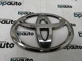 Пример детали Эмблема на крышку багажника (90975-02182); Toyota Alphard II (2010 — 2014), Auris I рест. (2010- 2013), Land Cruiser Prado 150 (2010 — 2013) /AA016159/ БУ; Оригинал; Р1, Мелкий дефект; 
