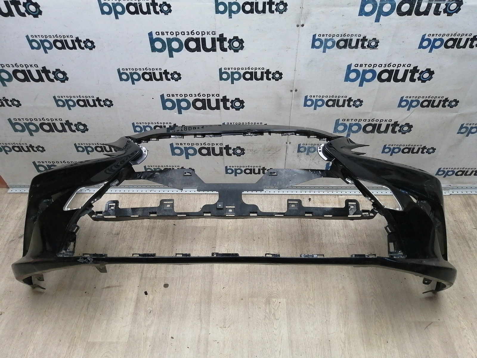 Пример детали Бампер передний; под паркт.; под омыват. (52119-33B60); Lexus ES VII (2018 - н.в.) /AA044882/ БУ; Оригинал; Р1, Мелкий дефект; 