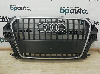 Пример детали Решетка радиатора; без паркт. (8U0 853 651 H); Audi Q3 I (2011-2014) /AA002976/ БУ; Оригинал; Р2, Удовлетворительное; 