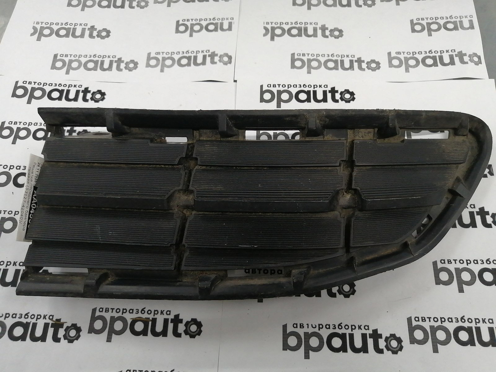 Фотография детали AA045558; Решетка переднего бампера правая (53127-42040) для Toyota Rav4 40 (2013 — 2015)/БУ; Оригинал; Р1, Мелкий дефект; . Фото номер 1