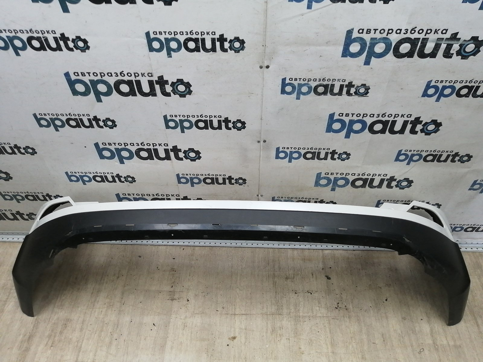 Пример детали Бампер задний; без паркт. (52159-0R150); Toyota Rav4 40 рест. (2015 — 2019) /AA044899/ БУ; Оригинал; Р1, Мелкий дефект; 