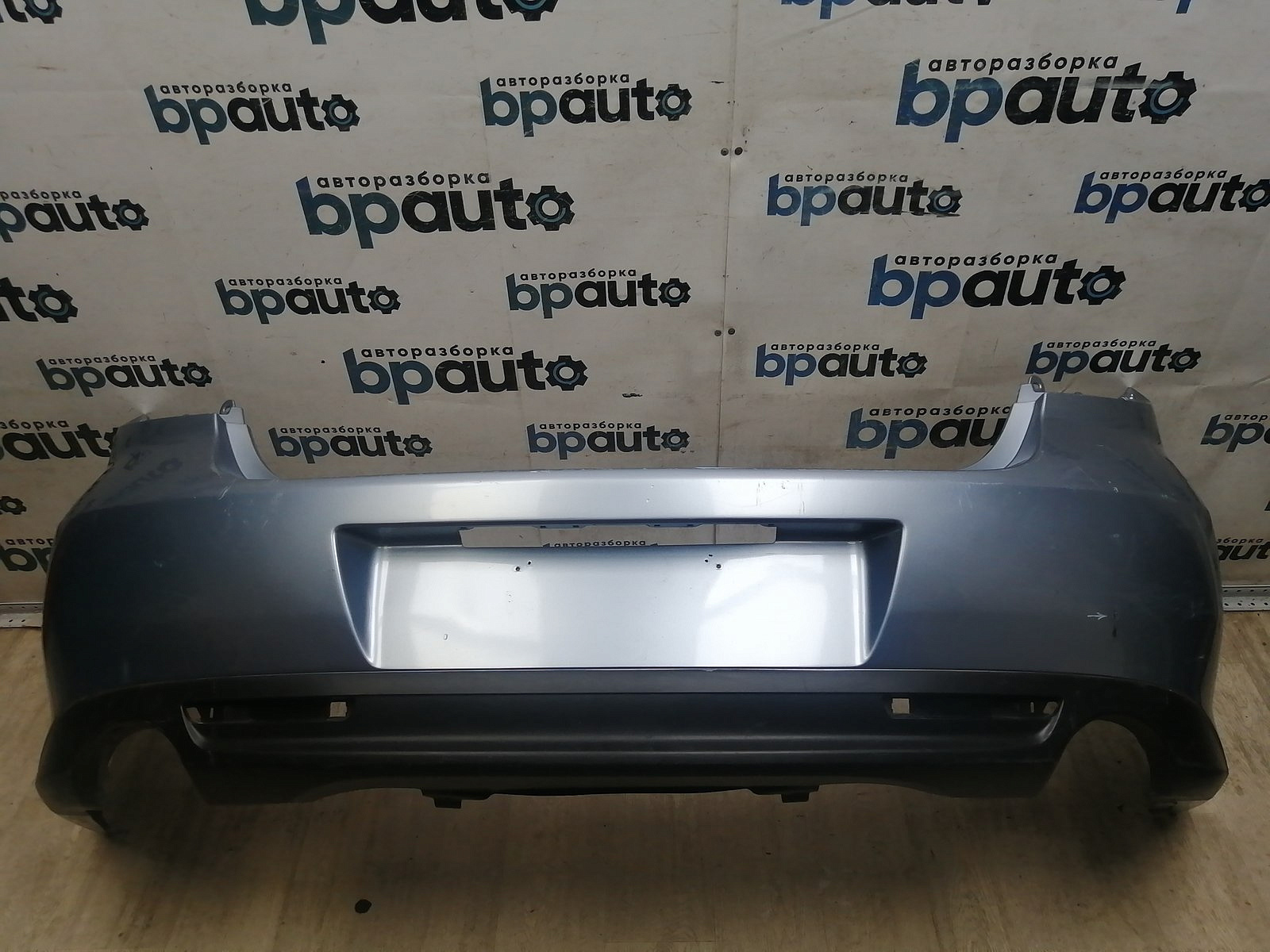 Пример детали Бампер задний; без паркт. (GS1M-50221); Mazda 6 II (GH) рест. Sedan (2009-2013), II (GH) рест. Liftback (2009-2013) /AA045939/ БУ; Оригинал; Р1, Мелкий дефект; 