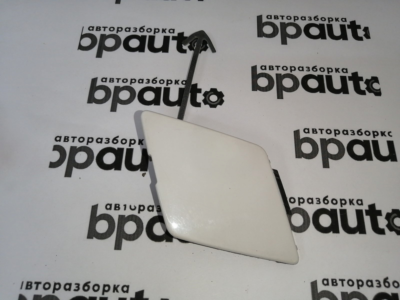 Фотография детали AA044999; Заглушка буксир. крюка переднего бампера, Sport-Style (5N0807241) для Volkswagen Tiguan I (2007- 2011)/БУ; Оригинал; Р0, Хорошее; . Фото номер 1