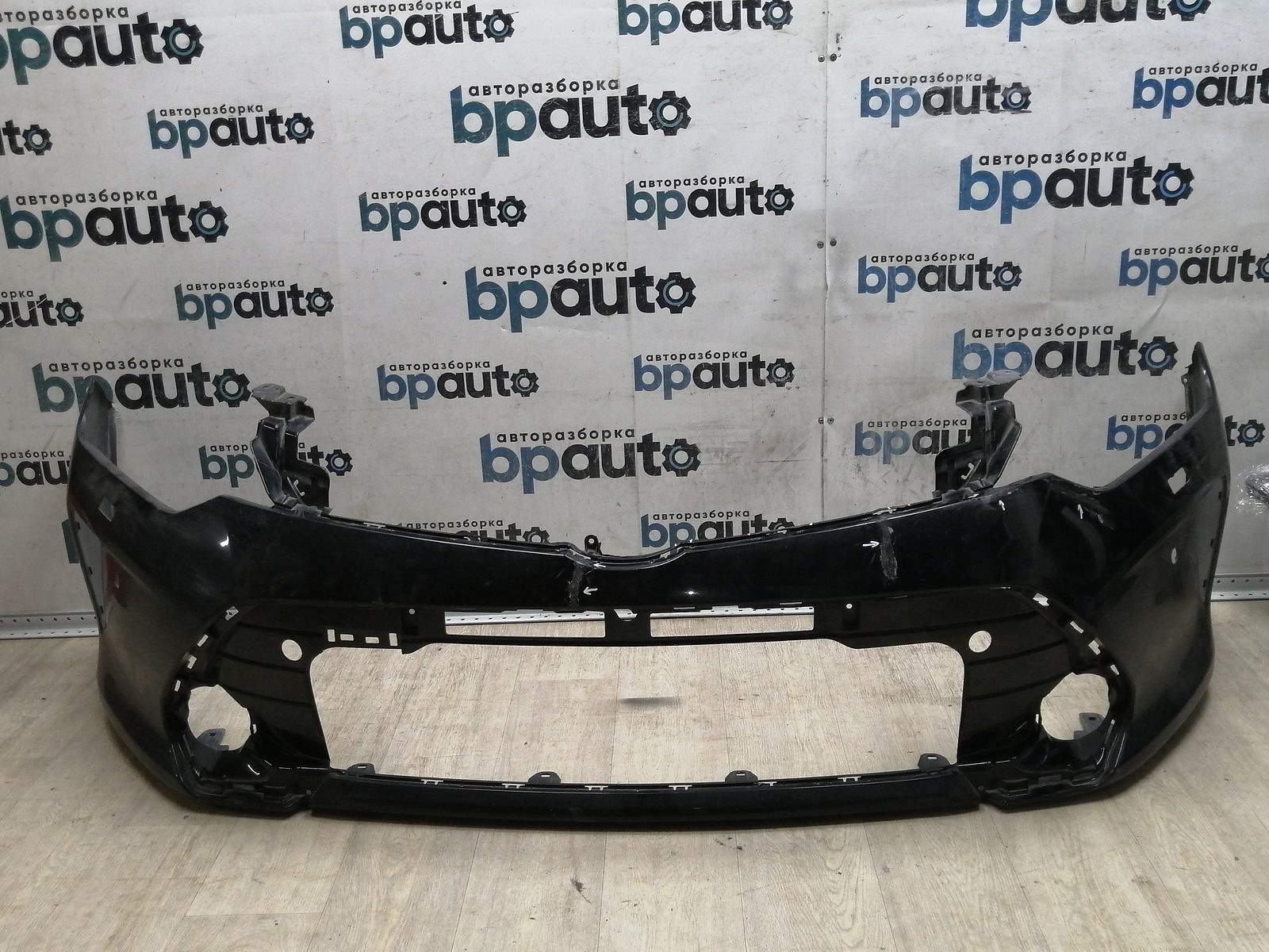 Пример детали Бампер передний; под паркт.; под омыват. (52119-06C40); Toyota Camry 55 рест. (2014 — 2017), 55 рест.2 (2017 — 2018) /BA000120/ БУ; Оригинал; Р1, Мелкий дефект; 