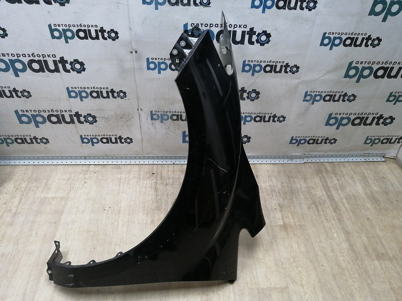 Пример детали Крыло переднее левое, без указателя поворота (EG2152210F); Mazda CX-7 I (2006-2009), I рест. (2009-2012) /AA045205/ БУ; Оригинал; Р1, Мелкий дефект; 