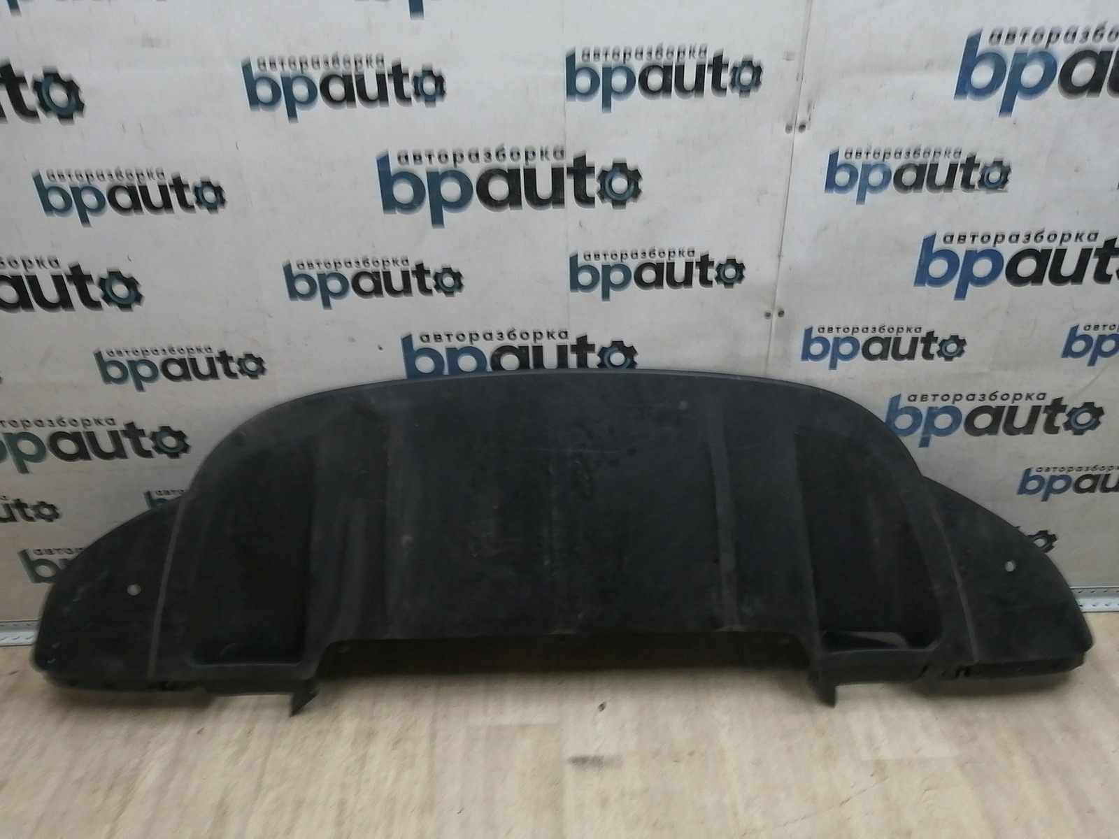 Пример детали Юбка переднего бампера (7P5807061); Porsche Cayenne II (958) (2010-2014) /AA045763/ БУ; Оригинал; Р1, Мелкий дефект; 