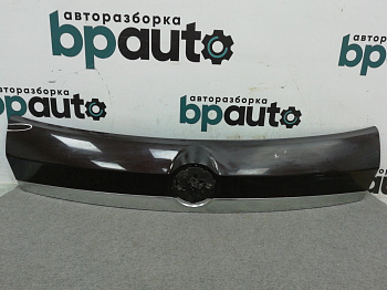 Пример детали Накладка крышки багажника; без камер. (95093281); Opel Mokka (2012 - 2015) /AA010037/ БУ; Оригинал; Р3, Под восстановление; 