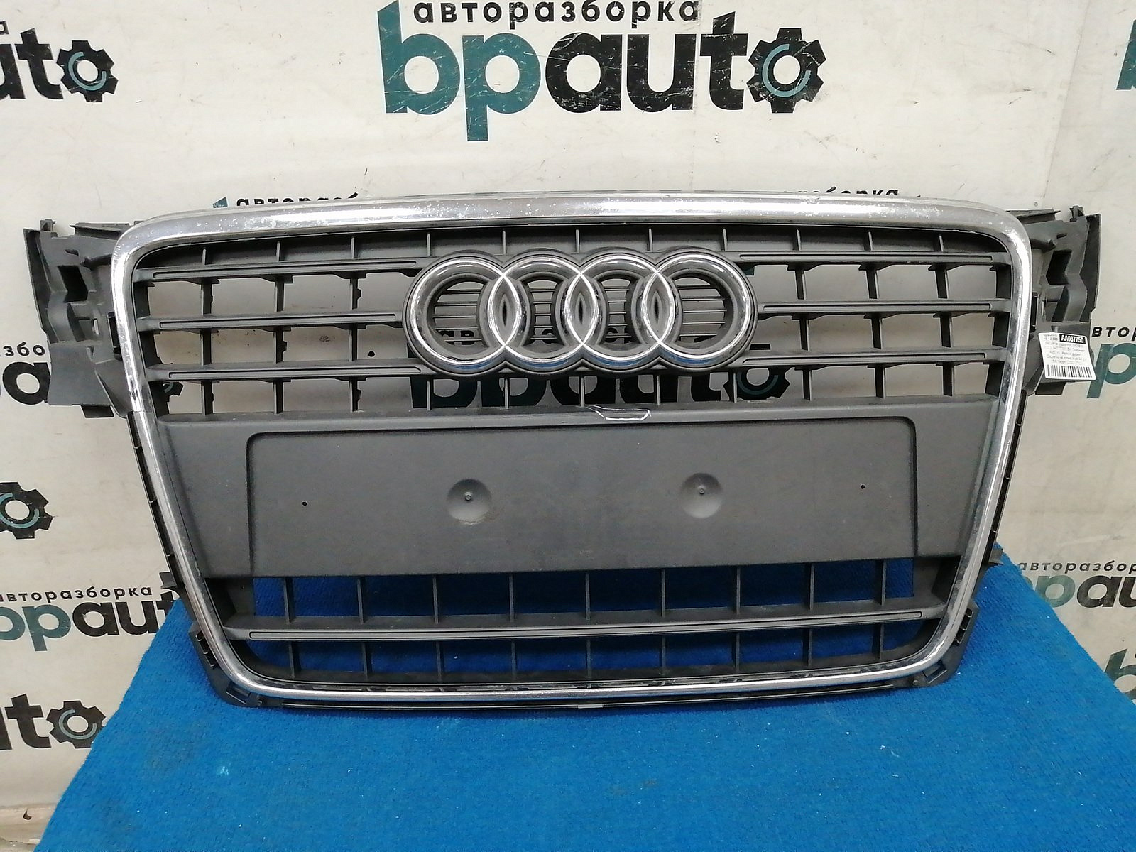 Пример детали Решётка радиатора (8K0 853 651); Audi A4 IV (B8) Sedan (2007-2011) /AA037750/ БУ; Оригинал; Р1, Мелкий дефект; 