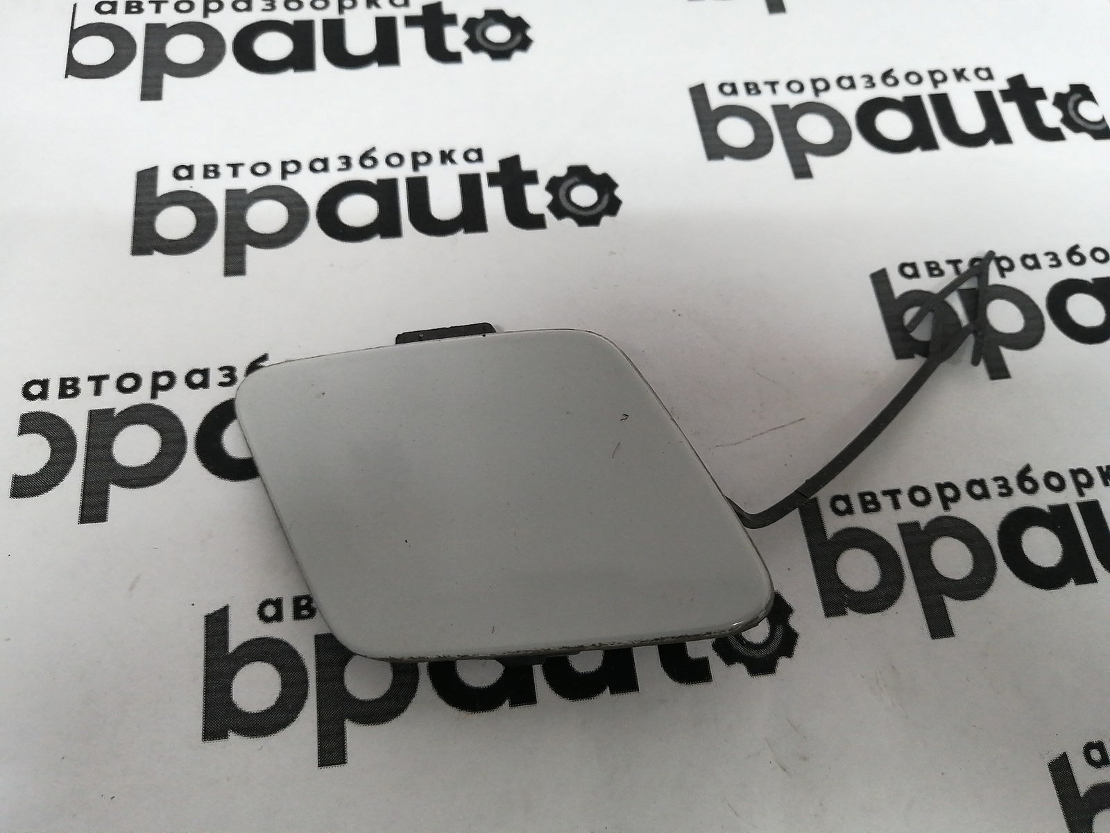 Пример детали Заглушка буксир. крюка переднего бампера, S-line (8T0 807 241 D); Audi A5 I рест. Coupe (2011-2016), I рест. Sportback (2011-2016) /AA045671/ БУ; Оригинал; Р1, Мелкий дефект; 