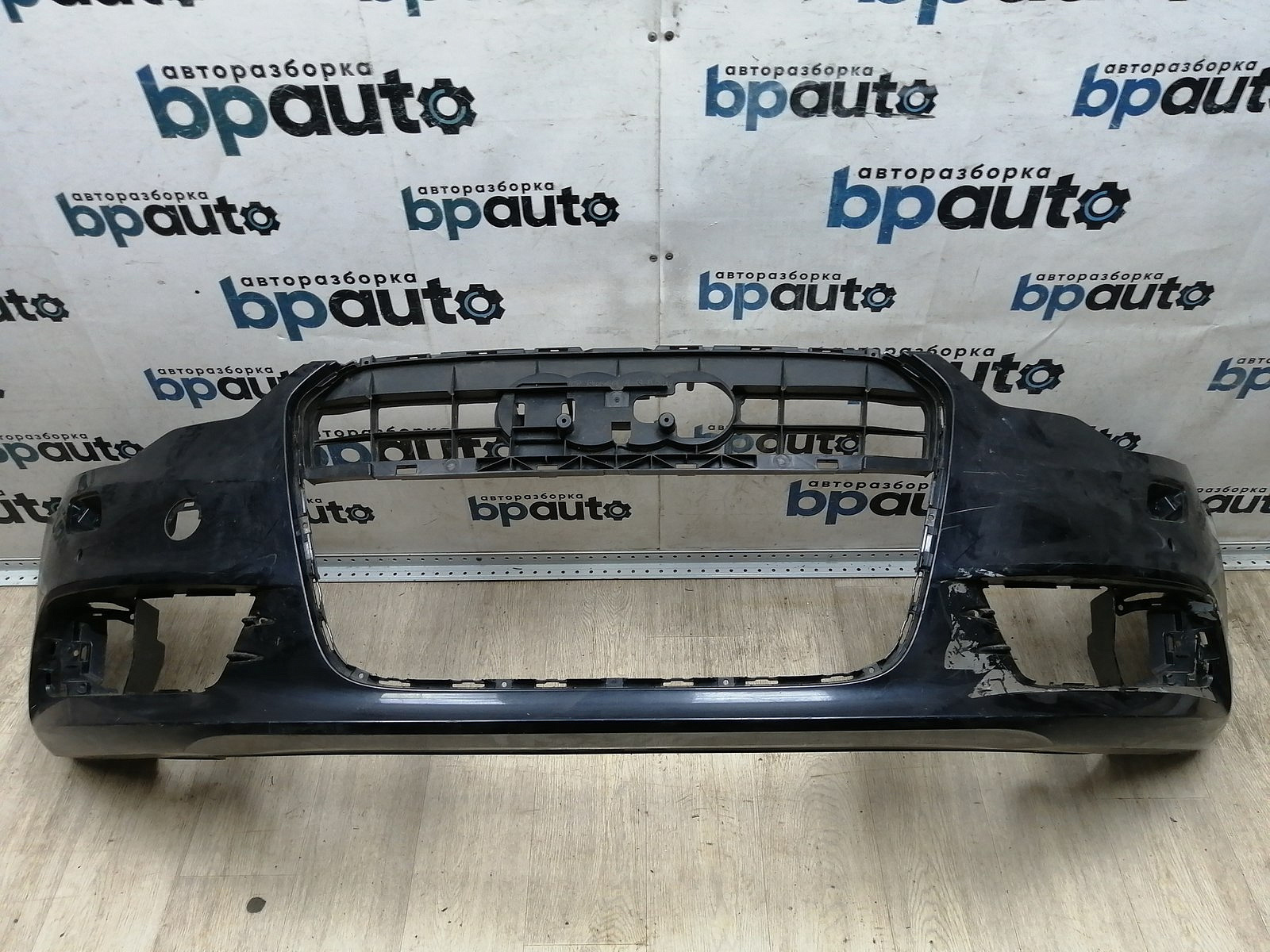 Пример детали Бампер передний; под паркт.; под омыват. (4G0 807 437); Audi A6 IV (C7) Sedan (2011-2014), IV (C7) Wagon (2011-2014) /AA045631/ БУ; Оригинал; Р1, Мелкий дефект; 